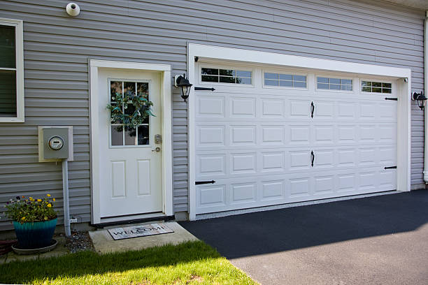 24/7 Emergency Garage Door Panel Replacement experts in Bridgeport, NE